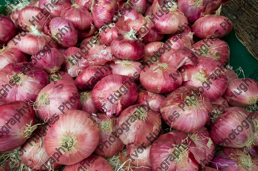 08 
 Keywords: French farmers shop rural country agricultural market fresh produce fruit vegetables Catalan Languedoc Pyrenees red onions