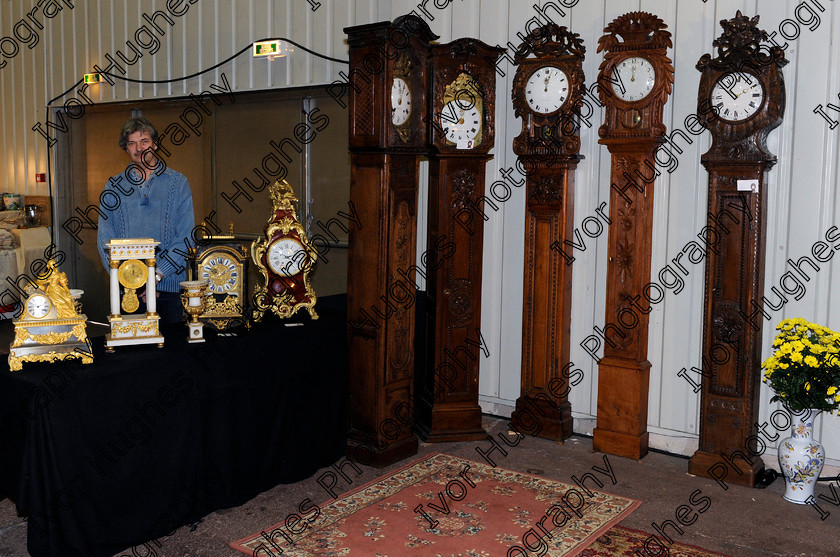 R07 
 Keywords: Rouen Puces rouennaises long case clocks salon flea market antiques fair show brocante antiquites French France Normandy Seine Maritime