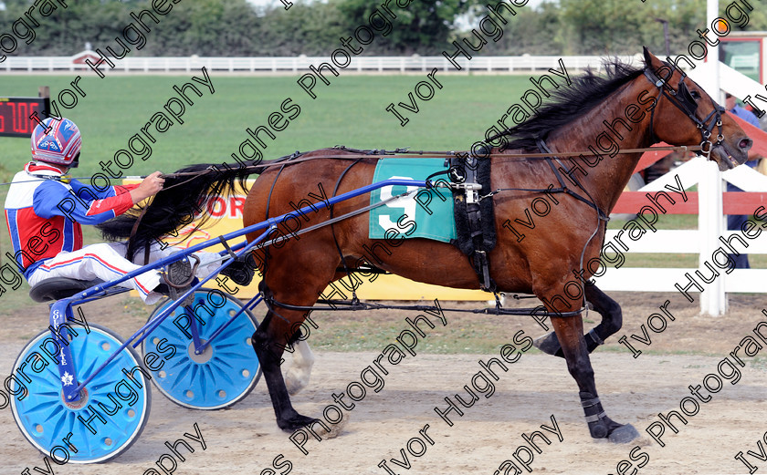 YHR100627.R5 Winner 
 Keywords: York Harness Racecourse horse racing trap trotting