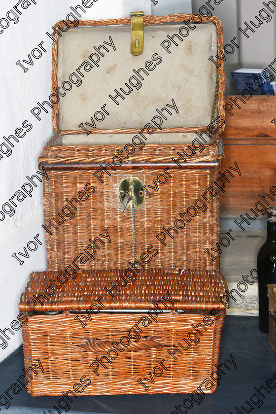 HK11 
 Keywords: Harewood House stately home mansion antique Georgian C18 kitchen wicker picnic hampers