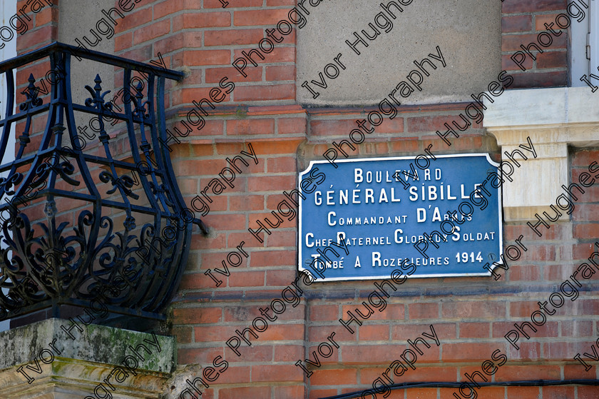 D3N2916 
 Albi town city centre Tarn France old street sign Boulevard General Sibille killed 1914 
 Keywords: Albi town city centre Tarn France old street sign Boulevard General Sibille killed 1914