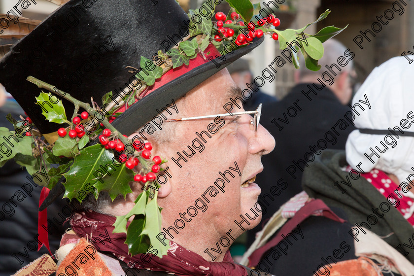 BV0A0033 
 Keywords: 2014 12 07 December Otley Yorkshire Victorian Fair morris folk dancer Wayzgoose holly berries