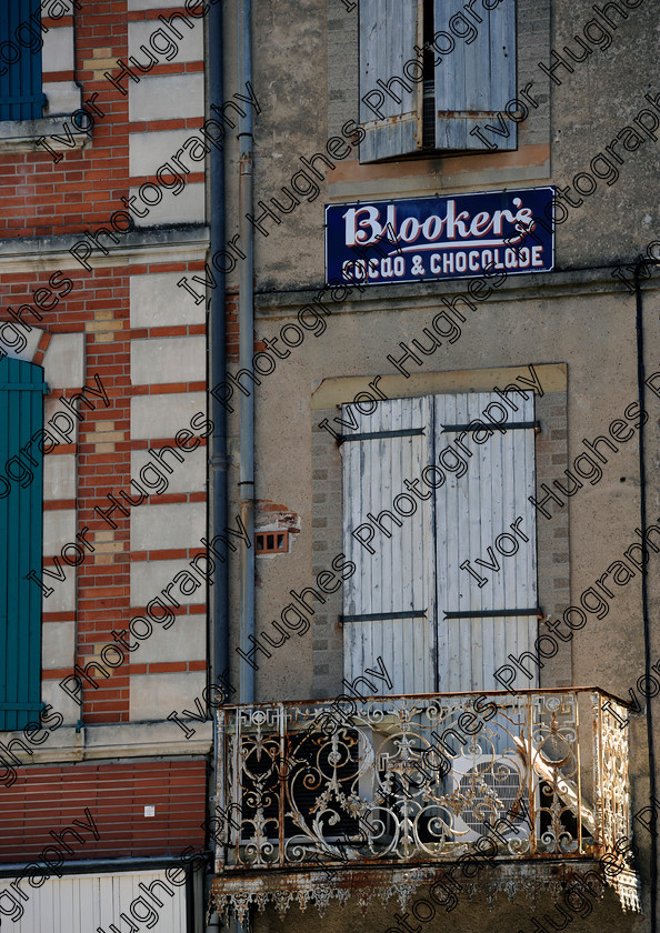 D3N2923 
 Albi town city centre Tarn France enamel street sign Blooker's cocoa chocolate shutters window balcony 
 Keywords: Albi town city centre Tarn France enamel street sign Blooker's cocoa chocolate shutters window balcony