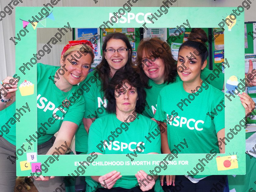 003 
 Keywords: NSPCC runners Great Manchester 10k Run 2016 volunteers