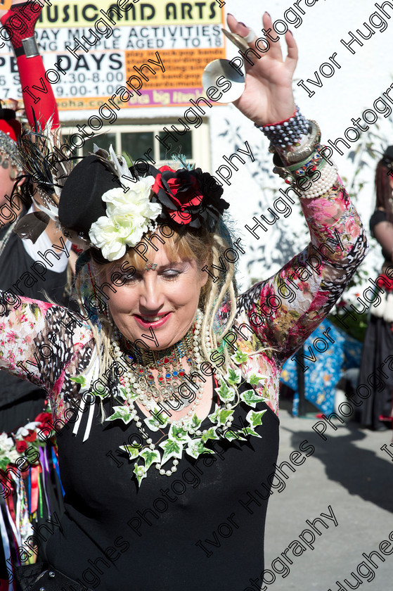 027 
 Keywords: Otley Yorkshire Folk Music Country dance Morris dancing singers Festival 2013