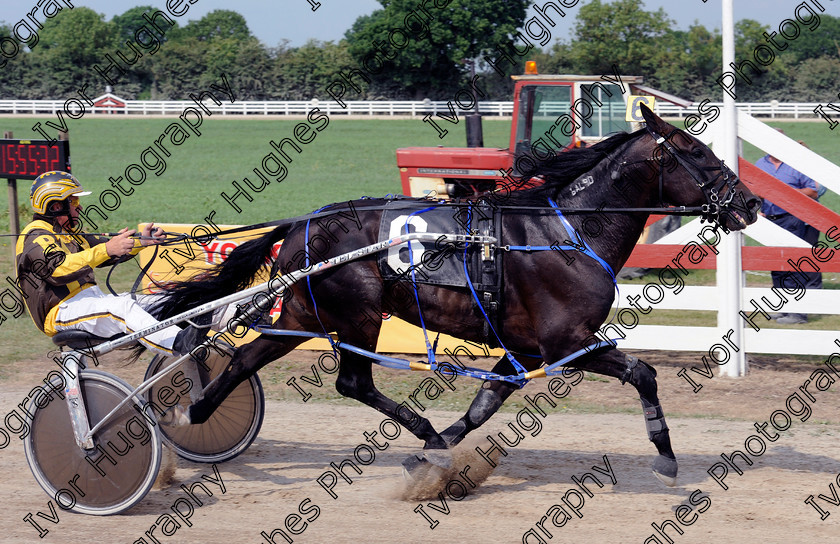 YHR100627.R6 Winner.1 
 Keywords: York Harness Racecourse horse racing trap trotting