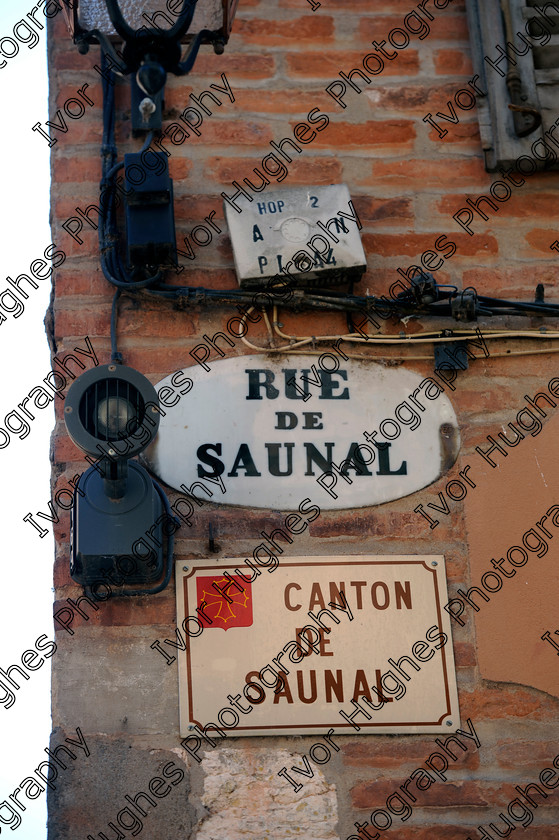 D3N2917 
 Albi town city centre Tarn France old street sign rue de Saunal 
 Keywords: Albi town city centre Tarn France old street sign rue de Saunal