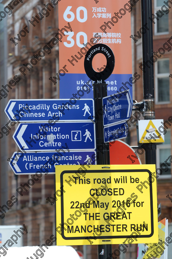 42 
 Keywords: NSPCC runners Great Manchester 10k Run 2016 road closed street sign