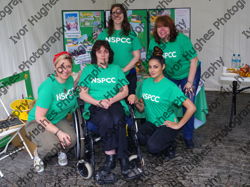 004 
 Keywords: NSPCC runners Great Manchester 10k Run 2016 volunteers