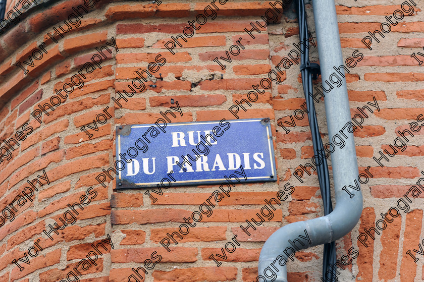 D3S 3330 
 Albi town city centre Tarn France street sign rue du Paradis Paradise 
 Keywords: Albi town city centre Tarn France street sign rue du Paradis Paradise