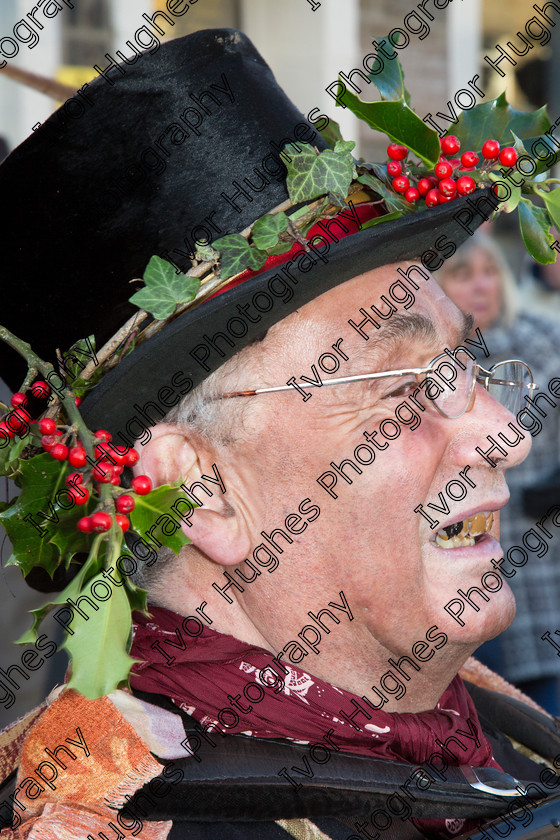 BV0A0034 
 Keywords: 2014 12 07 December Otley Yorkshire Victorian Fair morris folk dancer Wayzgoose Christmas holly berries