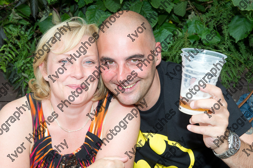 D3S 9443 
 Keywords: Abbey Inn Beer Music Festival Newlay Horsforth Leeds July 2014 Covered magazine