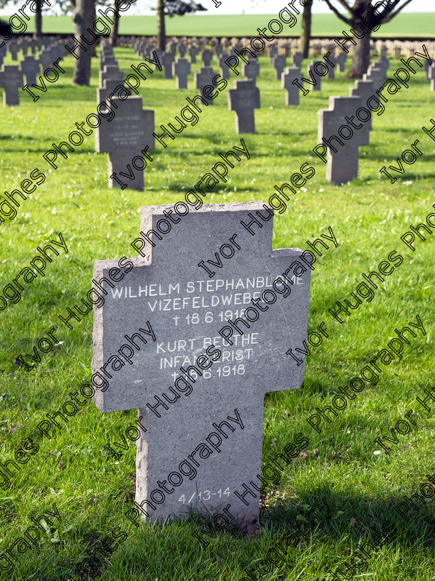 G02 
 Keywords: WWI Great World War One German infantry soldier grave military cemetery Vauxbuin Wilhelm Stephanblome Kurt Beuthe