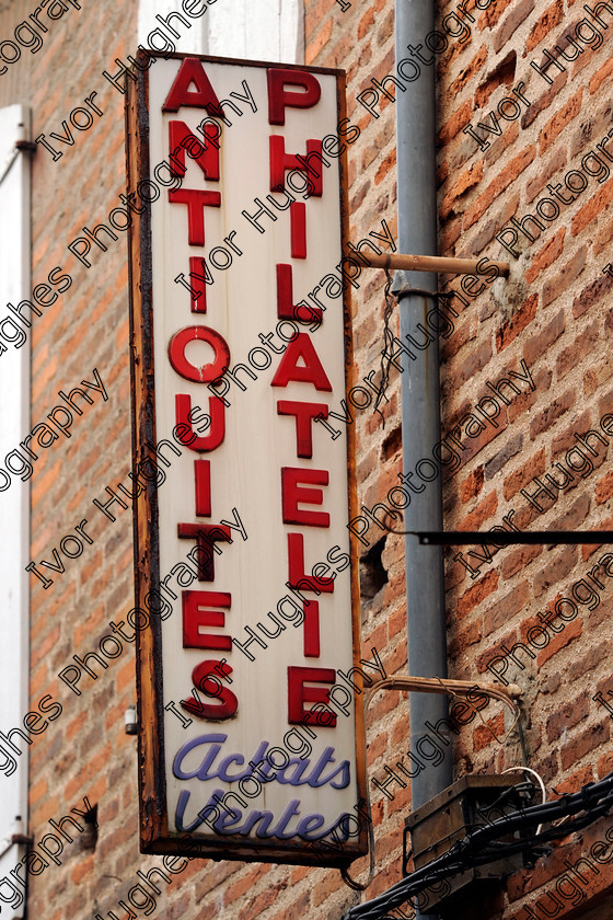 D3N3061 
 Albi town city centre Tarn France street sign antiques stamp philately shop buy sell 
 Keywords: Albi town city centre Tarn France street sign antiques stamp philately shop buy sell