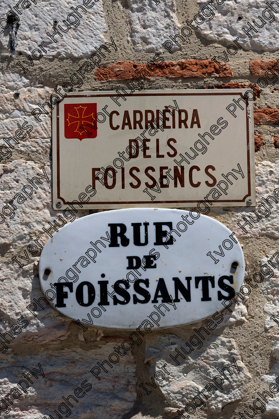 D3N2926 
 Albi town city centre Tarn France street sign old potery ceramic rue des Foissants 
 Keywords: Albi town city centre Tarn France street sign old potery ceramic rue des Foissants