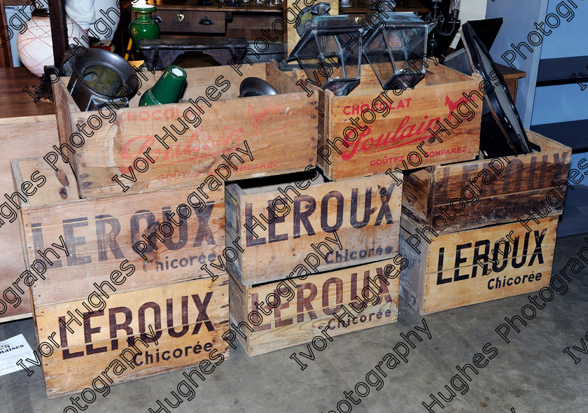 R02 
 Keywords: Rouen Puces rouennaises salon flea market antiques fair show brocante antiquites French France Normandy Seine Maritime