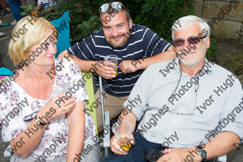 D3S 9439 
 Keywords: Abbey Inn Beer Music Festival Newlay Horsforth Leeds July 2014 Covered magazine