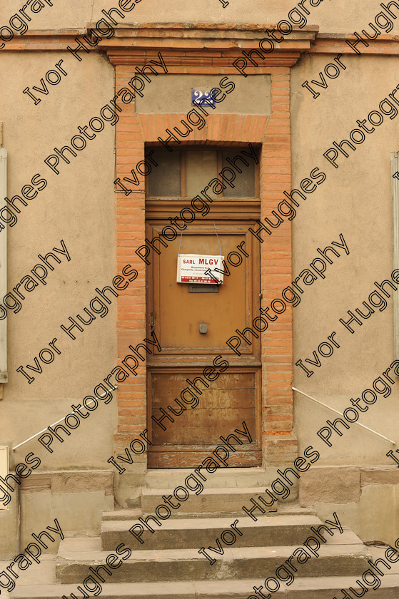 D3N3047 
 Albi town city centre Tarn France street old doorway 
 Keywords: Albi town city centre Tarn France street old doorway