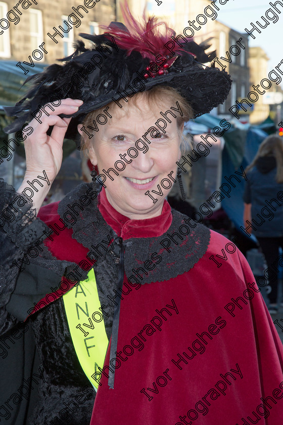 BV0A0040 
 Keywords: 2014 12 07 December Otley Yorkshire Victorian Fair lady in costume