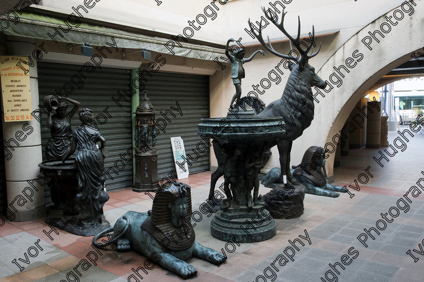 DSC 7267 
 Paris antiques fleamarket puces Saint Ouen Clignancourt 
 Keywords: Paris France French antiques fleamarket puces Saint Ouen Clignancourt repro bronze sculptures statues brocante