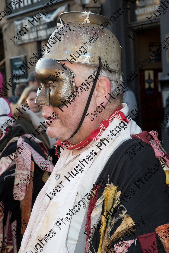 BV0A0030 
 Keywords: 2014 12 07 December Otley Yorkshire Victorian Fair street actor mystery play folk mask masked man