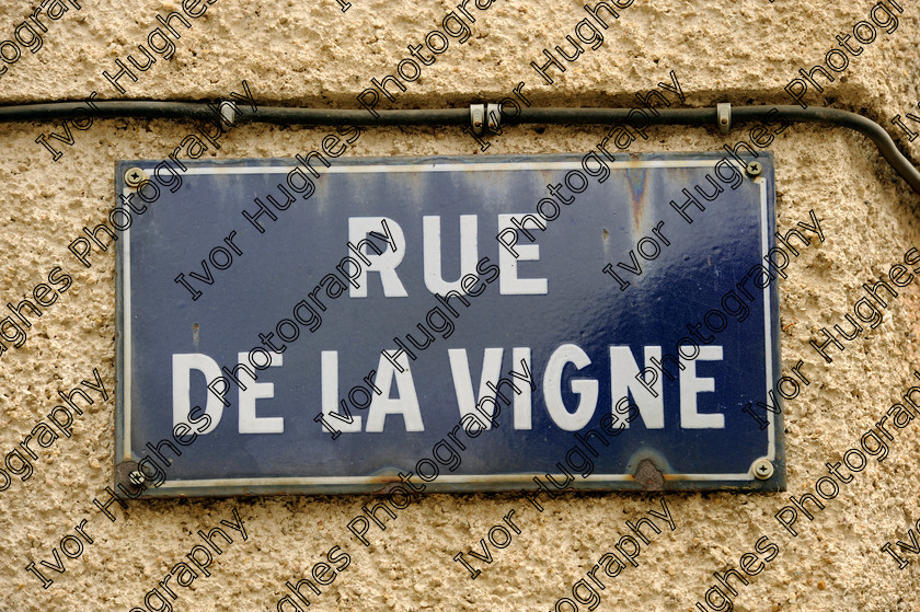 D3N3064 
 Albi town city centre Tarn France enamel street sign rue de la Vigne Vine Vineyard 
 Keywords: Albi town city centre Tarn France enamel street sign rue de la Vigne Vine Vineyard