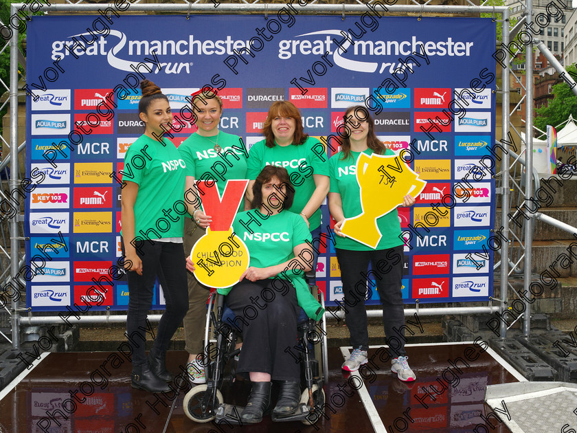 001 
 Keywords: NSPCC runners Great Manchester 10k Run 2016 volunteers