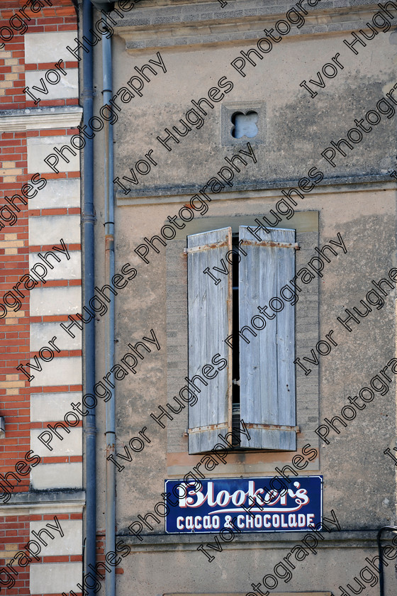 D3N2924 
 Albi town city centre Tarn France enamel street sign Blooker's cocoa chocolate shutters window 
 Keywords: Albi town city centre Tarn France enamel street sign Blooker's cocoa chocolate shutters window