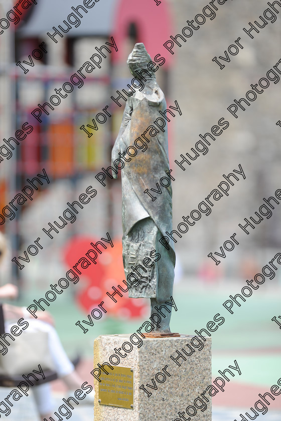 D3S 8946 
 Keywords: Collioure village fishing port Roussillon France 66 June 2014 Antonio Machado bronze statue sculpture street art