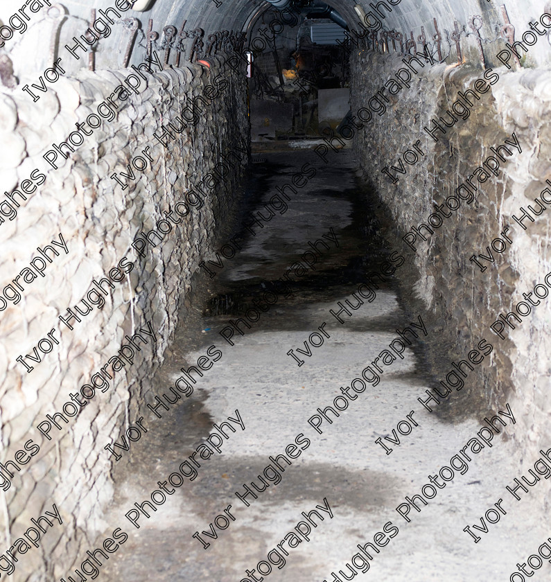 A03 
 Keywords: WWI Great World War One Somme Albert Museum tunnel