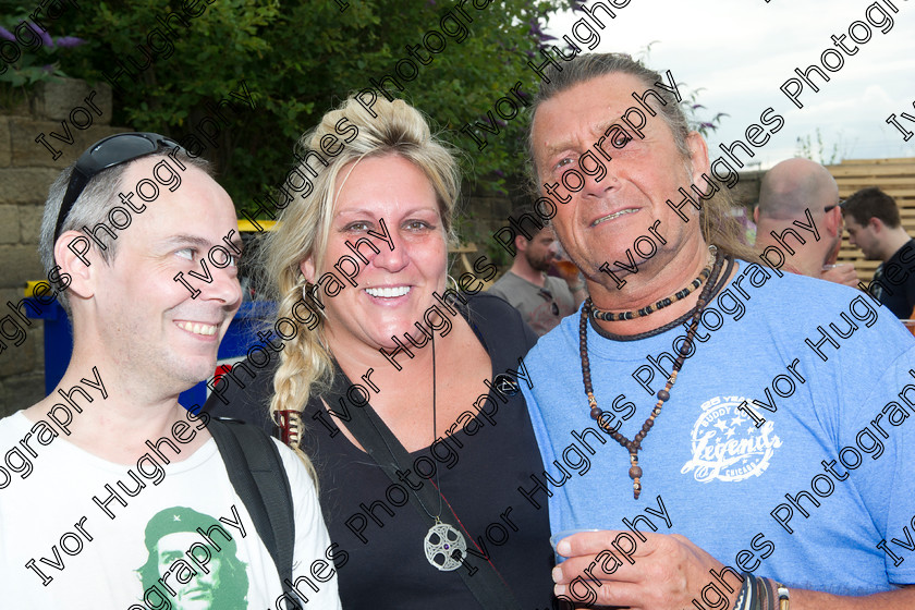 D3S 9444 
 Keywords: Abbey Inn Beer Music Festival Newlay Horsforth Leeds July 2014 Covered magazine