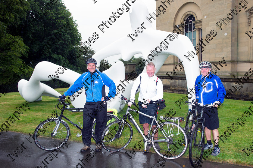 02 
 Keywords: Tour de France Leeds TDF Yorkshire Festival of Cycling 2014 Harewood House Grand Dpart cyclists Henry Moore sculpture