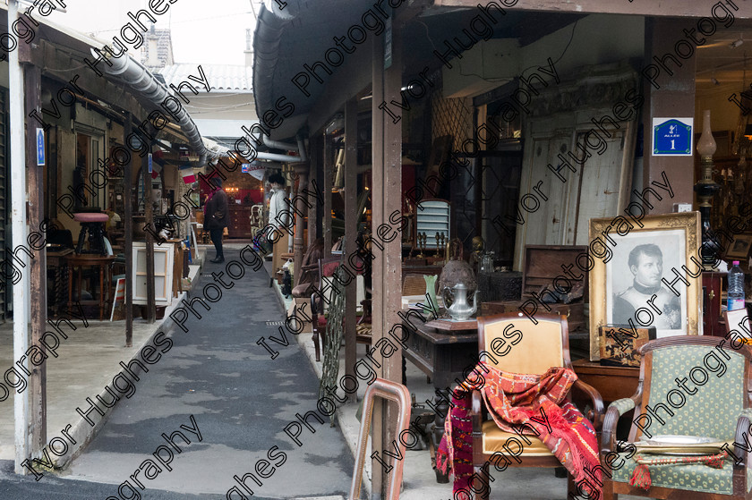 DSC 7250 
 Paris antiques fleamarket puces Saint Ouen Clignancourt 
 Keywords: Paris France French antiques fleamarket puces Saint Ouen Clignancourt marche vernaison market alley brocante