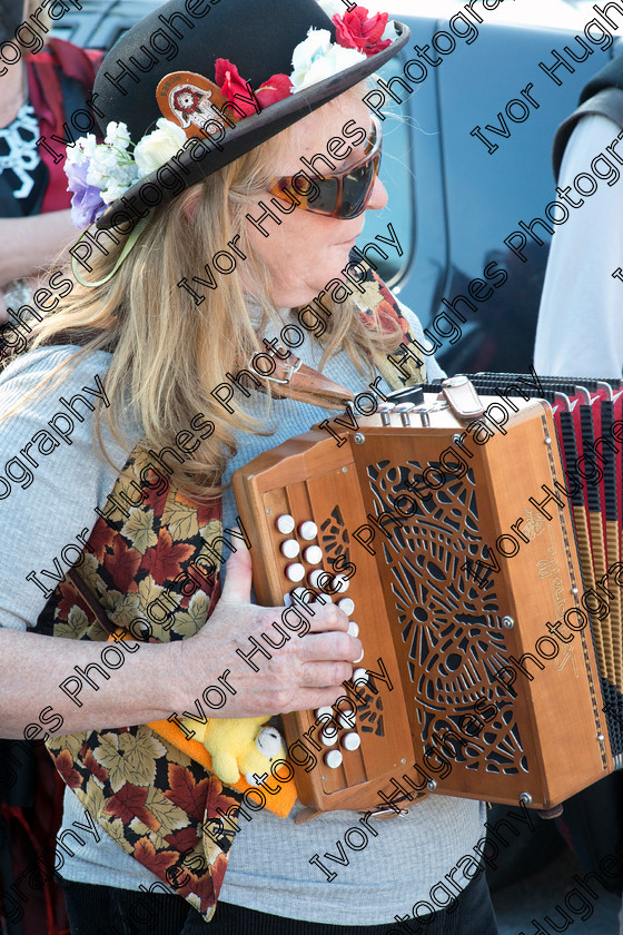 039 
 Keywords: Otley Yorkshire Folk Music Country dance Morris dancing singers Festival 2013