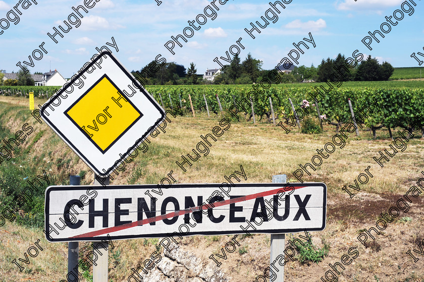 Chenonceau garden 08 Chenonceaux town limit 
 Keywords: Chenonceau Chenonceaux grapes vineyard town city limits road street sign France French wine Loire